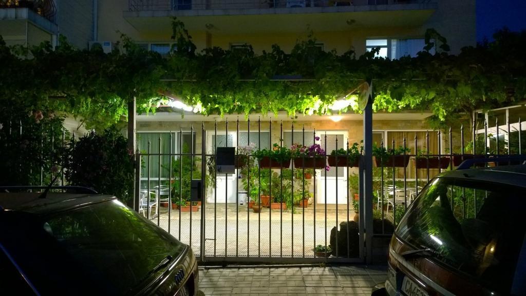 House Of Flowers Hotel Ahtopol Ngoại thất bức ảnh